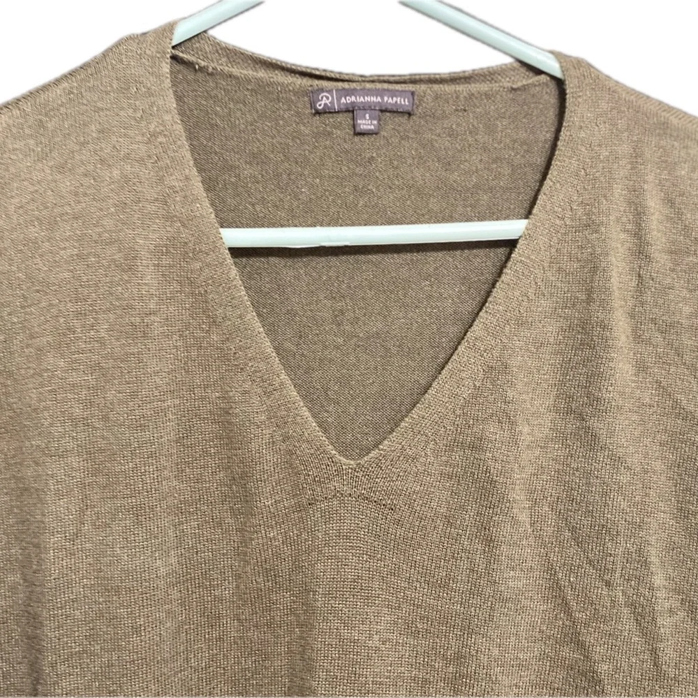💰 Olive V-Neck Sweater💰